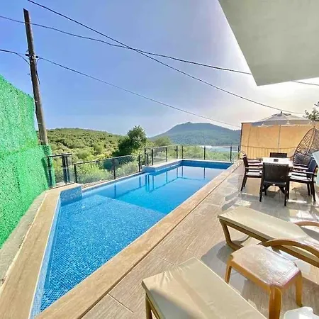 Doga Manzarali Tas Kaş